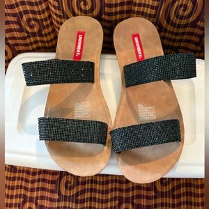 UNIONBAY Women's Black and Tan Sandals